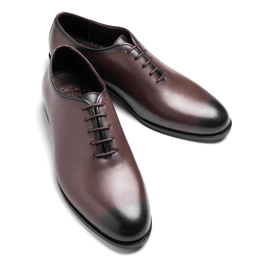 Valencia Wholecut Brown – Front view showcasing seamless premium leather